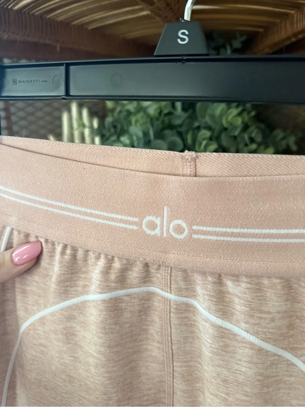 NWOT ALO Yoga Pink Quartz Heart Throb Leggings